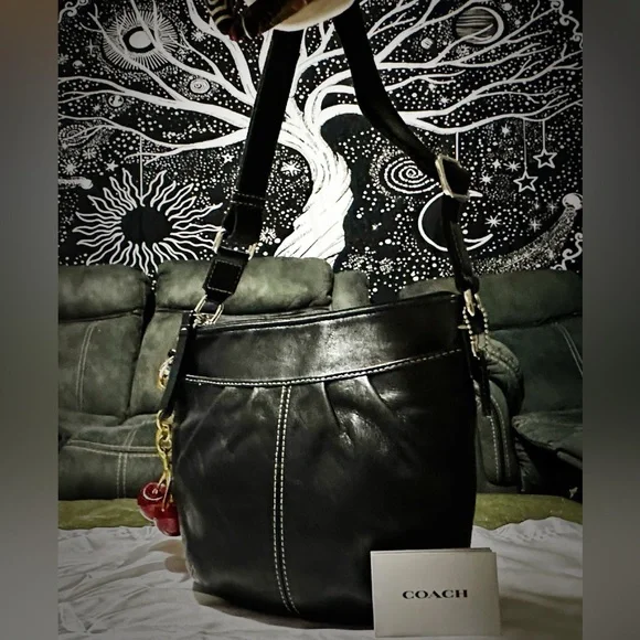 Vintage Coach soho shoulder bag Black soft Leather with red Cherry Charm - Picture 10 of 17